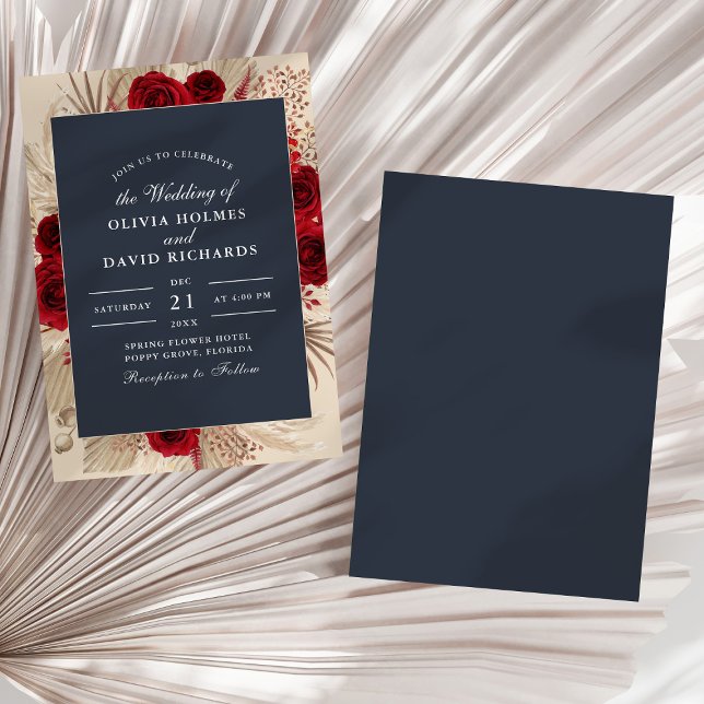 Bröllopsinbjudan med mörkblå burgunderrosor inbjudningar (Midnight Blue Burgundy Roses Wedding Invitation on a sunny white dry palm leaf.)