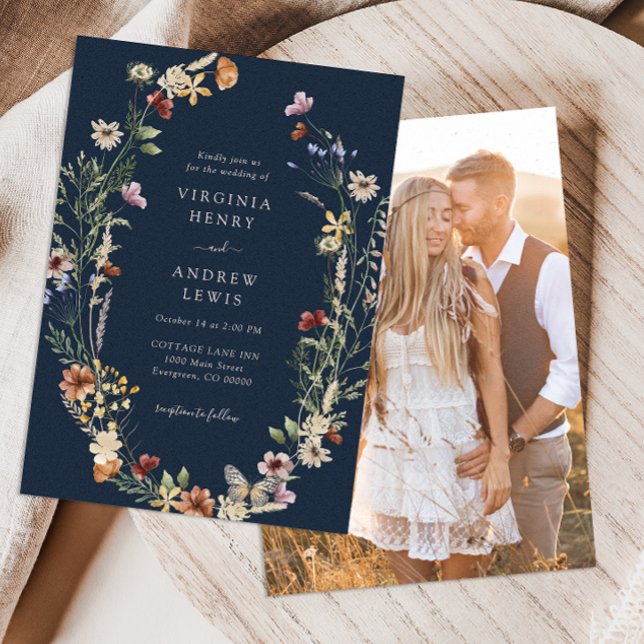 Bröllopsinbjudan till marinen Boho Inbjudningar (Navy Blue Boho Photo Wedding Invitation by Painted Paperie
)