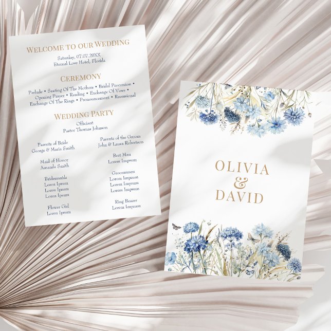 Bröllopsprogrammet Boho Fransk Blue Wildblomma Mea Inbjudningar (Boho French Blue Wildflower Meadow Wedding Program on a sunny neutral dry palm leaf.)