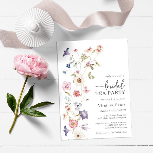 Bröllopste Floral Inbjudan (Wildflower Tea Party Bridal Shower Wedding Invitation by Painted Paperie)