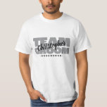 Bröllopsteam Groom Bröllopsgäst Namn Grå T Shirt<br><div class="desc">Anpassad design för din svenfest med "TEAM GROOM" i fet ljusgrå stil. Anpassa bröllopsgästens namn i koordinerande maskulin svart handskrift. Titel eller anpassad text visas nedan. Designen placeras på framsidan. Alla färger i denna design kan anpassas i Zazzles designverktyg! Meddela oss med frågor eller förfrågningar om anpassade färger.</div>