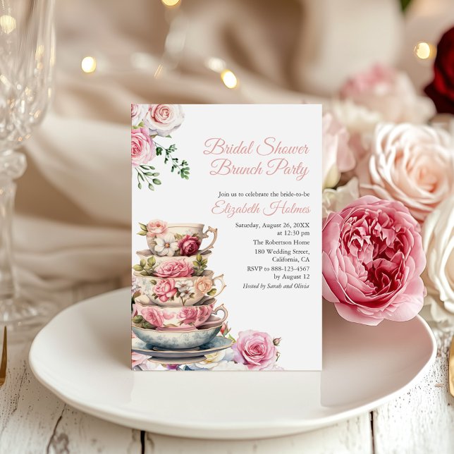 Bröllunslunchen Inbjudan Rosa Te Party (Blush Pink Floral Teacup Bridal Shower Brunch Invitation on a table with white and pink peonies)