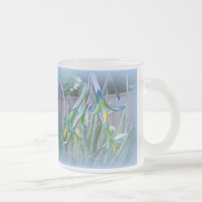 Bromeliad-Blommar på Blue Frostad Glasmugg (Höger)