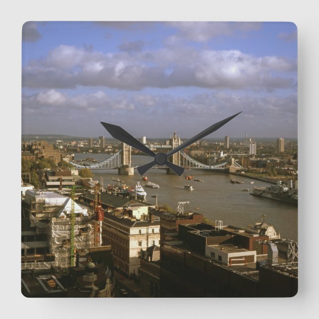 Bron i torn på 1990-talet fyrkantig klocka (Framsida)