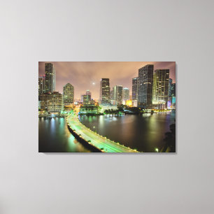 Bron leder över vattenvägen till Miami i centrala  Canvastryck