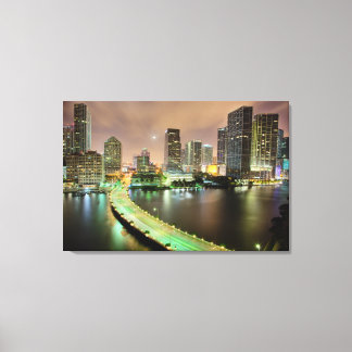 Bron leder över vattenvägen till Miami i centrala  Canvastryck
