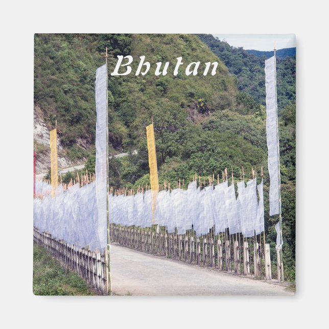 Bron med Buddhist Prayer Flaggor - Bhutan Magnet (Framsidan)