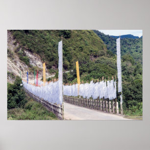 Bron med Buddhist Prayer Flaggor - Bhutan Poster