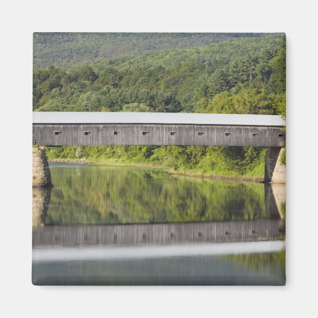 Bron med Windsor-Cornish Covered sträcker sig över Magnet (Framsidan)