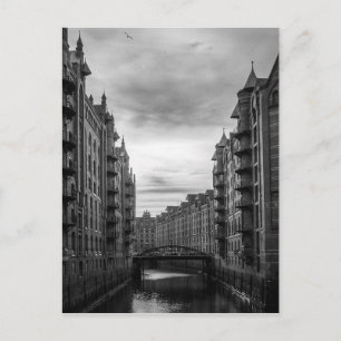 Bron över Black and White Storehouse Town River Vykort