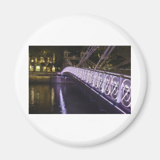 bron, singapore magnet