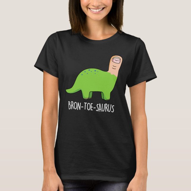 Bron-toe-saurus Funny Dinosaur Pun Mörk BG T Shirt (Framsida)