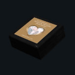 Bronze 8:e bröllop-årsdagen för foto, presentlåda  minnesask<br><div class="desc">Bild 8-årsdag bronze hjärteffekt bevarar trinket presentbox. Perfekt för att visa upp en extra-speciell gåva till din fru på en speciell 8:e brons bröllop-årsdag eller andra speciella tilldragelser. Anpassningsbar med ditt eget foto ord och eget data. Designad av Sarah Trett för www.mylittleeden.com</div>