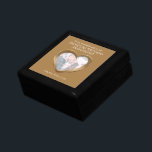 Bronze 8:e bröllop-årsdagen för foto, presentlåda  minnesask<br><div class="desc">Bild 8-årsdag bronze hjärteffekt bevarar trinket presentbox. Perfekt för att visa upp en extra-speciell gåva till din fru på en speciell 8:e brons bröllop-årsdag eller andra speciella tilldragelser. Anpassningsbar med ditt eget foto ord och eget data. Designad av Sarah Trett för www.mylittleeden.com</div>