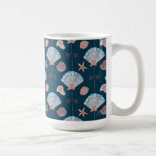 Bronze och Light Blue Seashells på Mörk Ocean Blue Kaffemugg