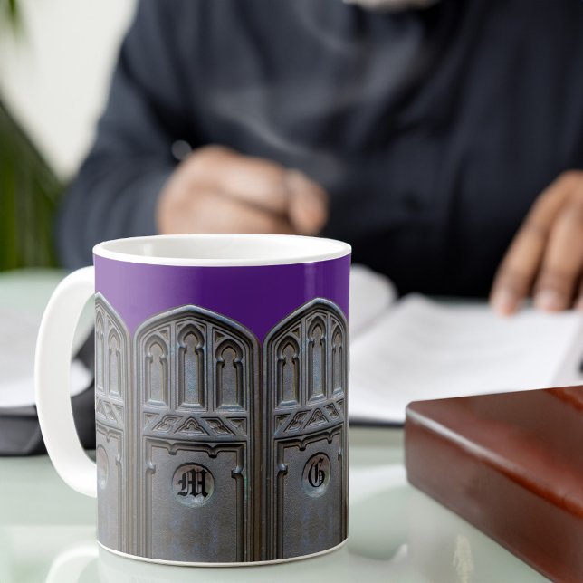 Bronze Tudor Gothic Arch Anpassningsbar Monogram Kaffemugg (Skapare uppladdad)