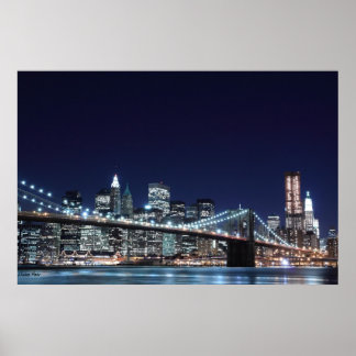 Brooklyn Bridge och Manhattan Skyline på natten Poster