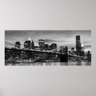 Brooklyn Bridge och Manhattan Skyline vid Nattens Poster