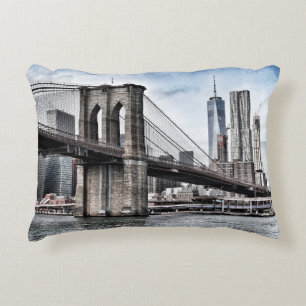 BROOKLYN BRIDGE UNDER DAGEN PRYDNADSKUDDE