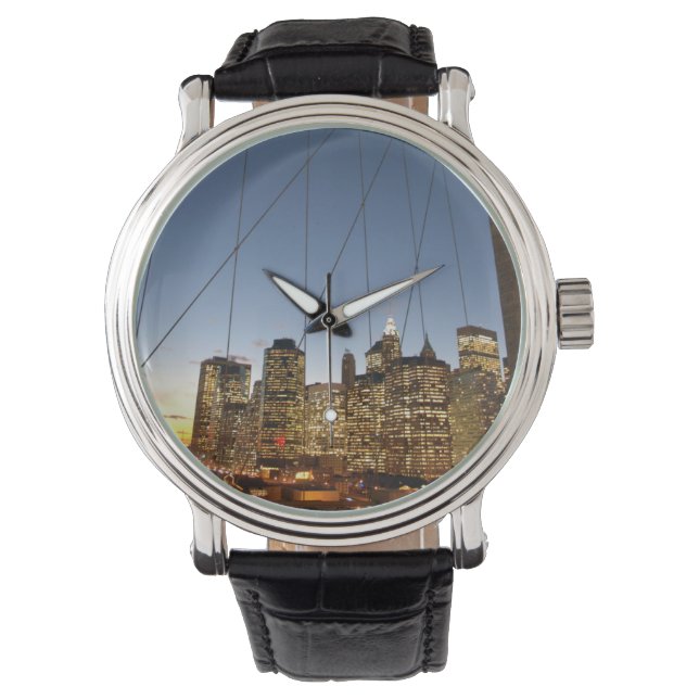 Brooklyn Bridge vid skymning med Manhattan-silhutt Armbandsur (Framsida)