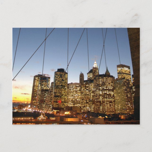 Brooklyn Bridge vid skymning med Manhattan-silhutt Vykort (Framsida)
