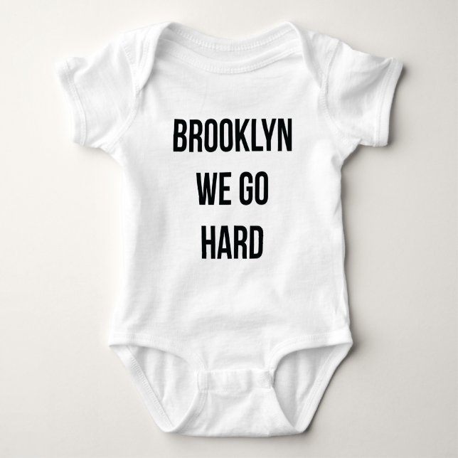 Brooklyn går vi hårt t-shirt (Framsida)