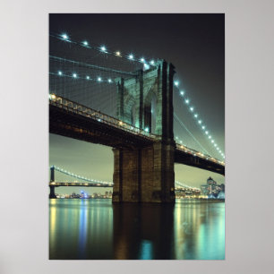 Brooklyn överbryggar på natten Manhattan Poster