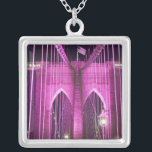 Brooklyn överbryggar tände lilor silverpläterat halsband<br><div class="desc">ImageID: fotografi/Corbis/Brooklyn för 42-20216512/Alan Schein överbryggar tände lilor/, </div>