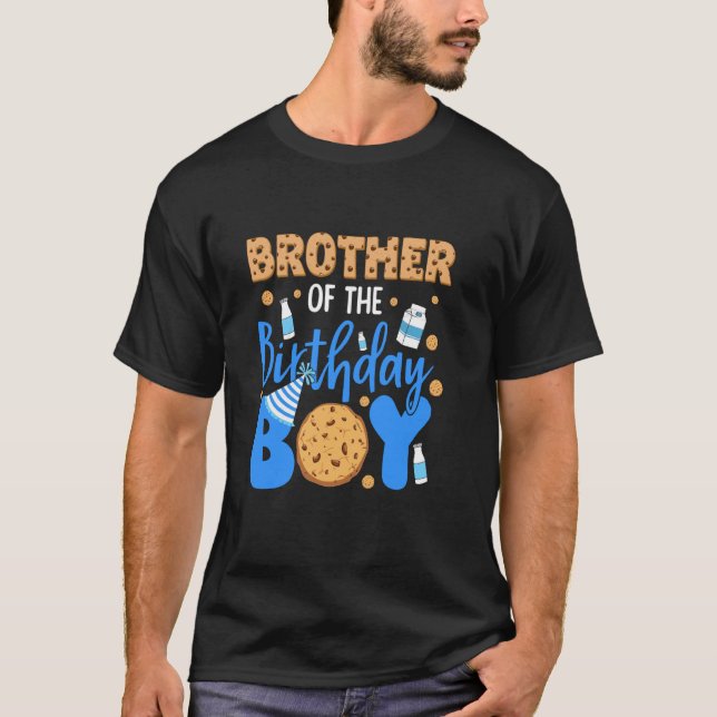 Bror till Birthday Boy Cookies och Mjölk Birth T Shirt (Framsida)