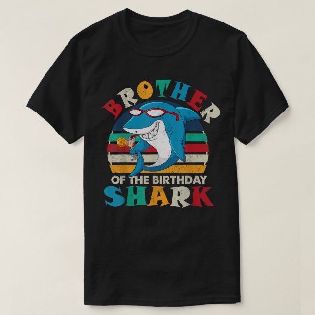 Bror till Birthday Shark Funny Retro Brother  T Shirt (Design framsida)