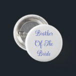 Bror till briden knapp<br><div class="desc">Knappstift avslappnad roligt mode påstående, tryckt med vit Färg-bakgrund och bridrets broder i Royal Blue Färg texttypography lettering design by TheFabricSeal print on demand shop shop på Zazzle.com #ZazzleMade https://www.zazzle.com/store/thefabricseal TheFabricSeal ©️ Original. Spara Bröllop-datumet. Klicka på knappen "Anpassa" för att göra den till en egen personlig eller monogrammerad produkt. Anpassa...</div>