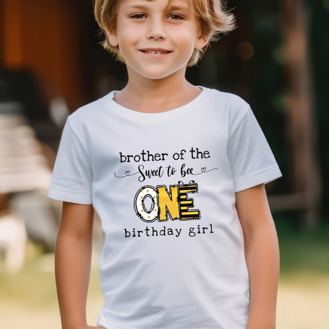 Bror till den så sött att vara ett födelsedagsbarn t shirt (Skapare uppladdad)