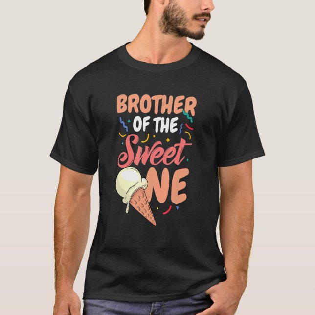 Bror till den söta, familjerörelse som matchar Bi T Shirt (Framsida)