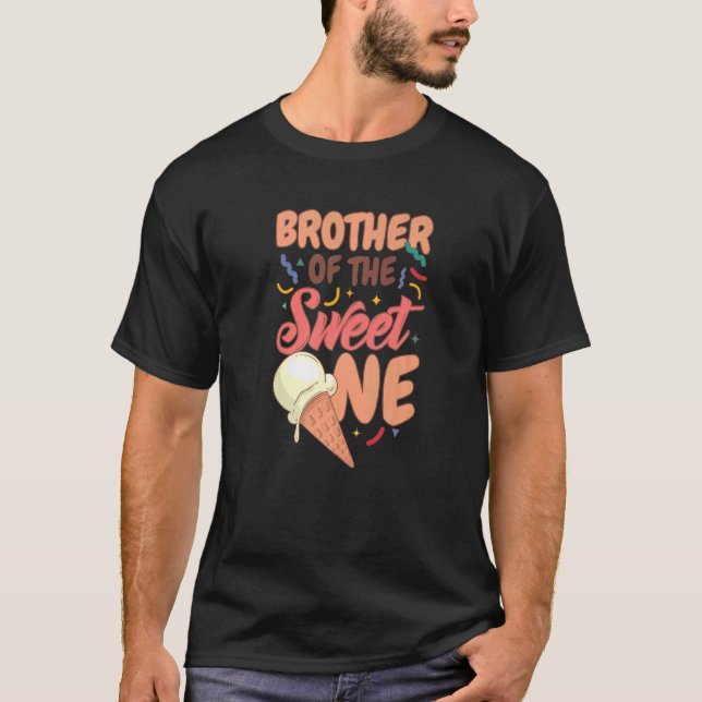 Bror till den söta, familjerörelse som matchar Bi T Shirt (Framsida)