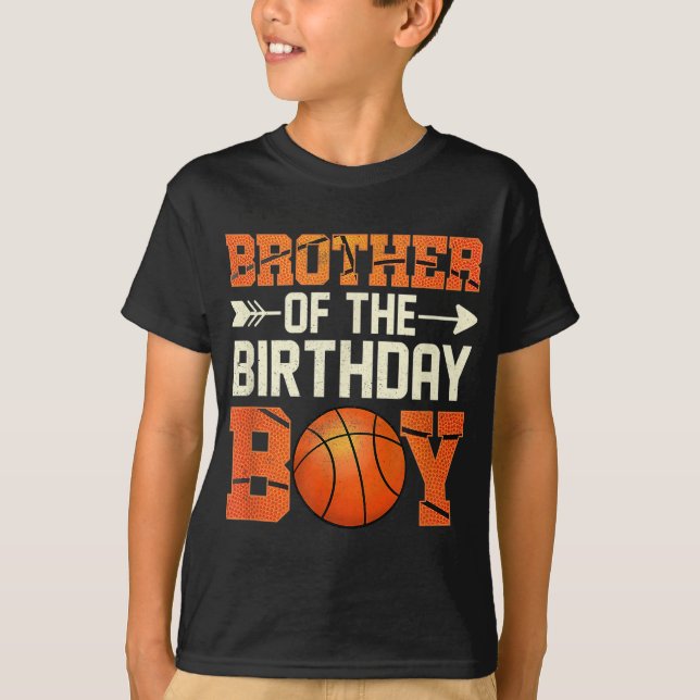 Bror till födelsedagspojken Basketball Funny T Shirt (Framsida)