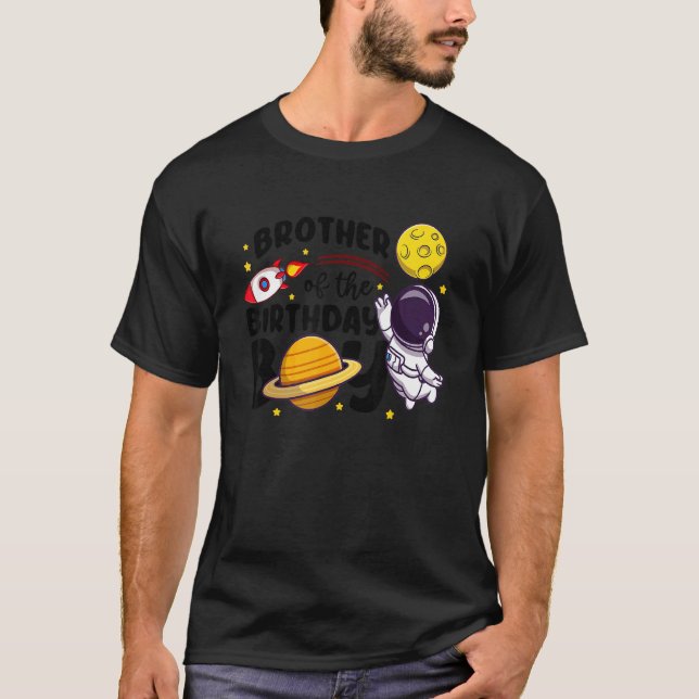 Bror till födelsedagstjudets astronaut Boy Space-t T Shirt (Framsida)