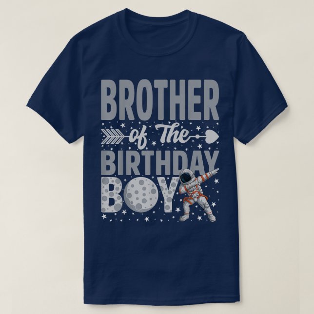 Bror till födelsedagstjudets astronaut Boy Space-t T Shirt (Design framsida)