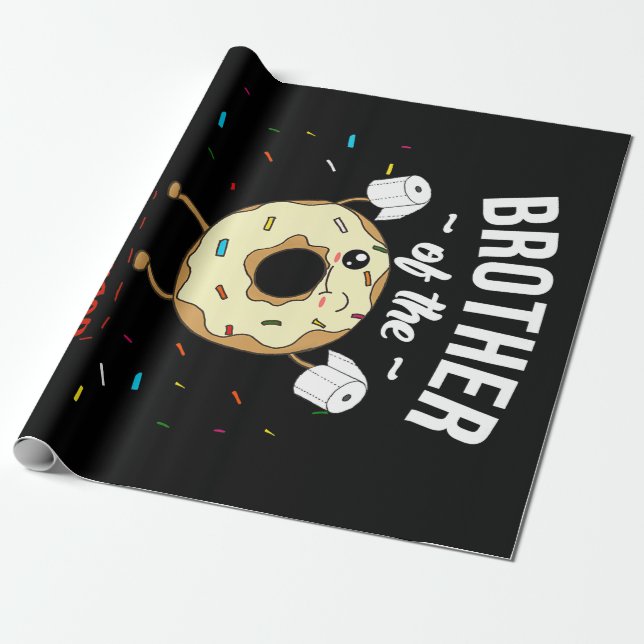 Bror till karantänerad Birthday Girl Funny Donut Presentpapper (Utrullad)