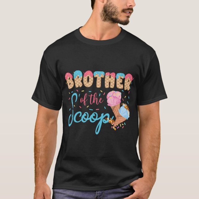 Bror till Scoop Ice Cream Gender Reveal Baby T Shirt (Framsida)