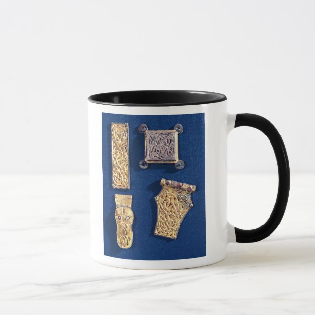 Broschen och spänner fast mugg (Höger)