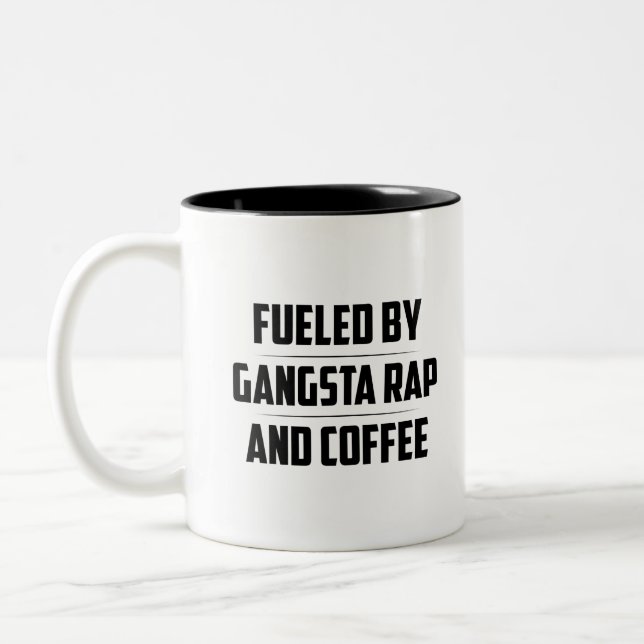 BRÖST AV GANGSTA RAP OCH KAFFE Två-Tonad MUGG (Vänster)