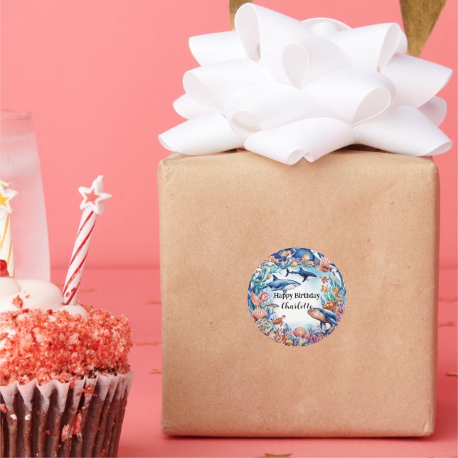 Brösthajfödelsedag med vit sjöjungfru runt klistermärke (Fest)