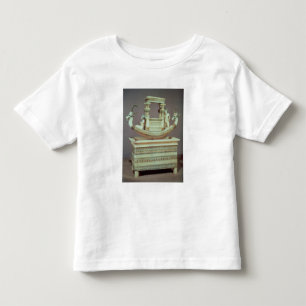 Bröstkorgen med ett fartyg dekorerade med två tee shirt