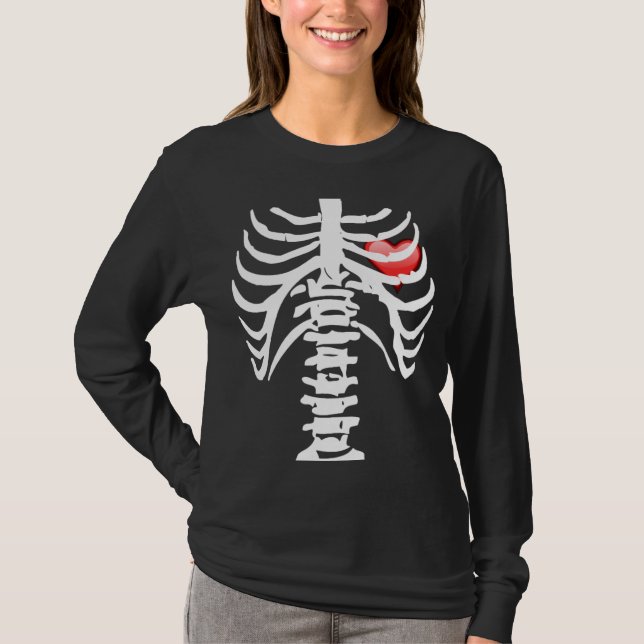 Bröstkorgen röntgar röd hjärta med benT-tröja Tee Shirt (Framsida)