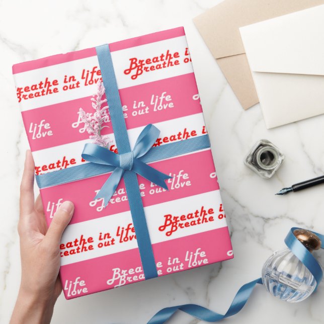 Bröstning i livet, andas ut kärlek-textmotivet frå presentpapper (Gifting)