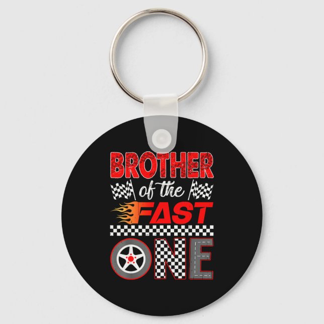Brother Of The Fast One First Birthday Racing Car  Nyckelring (Framsida)