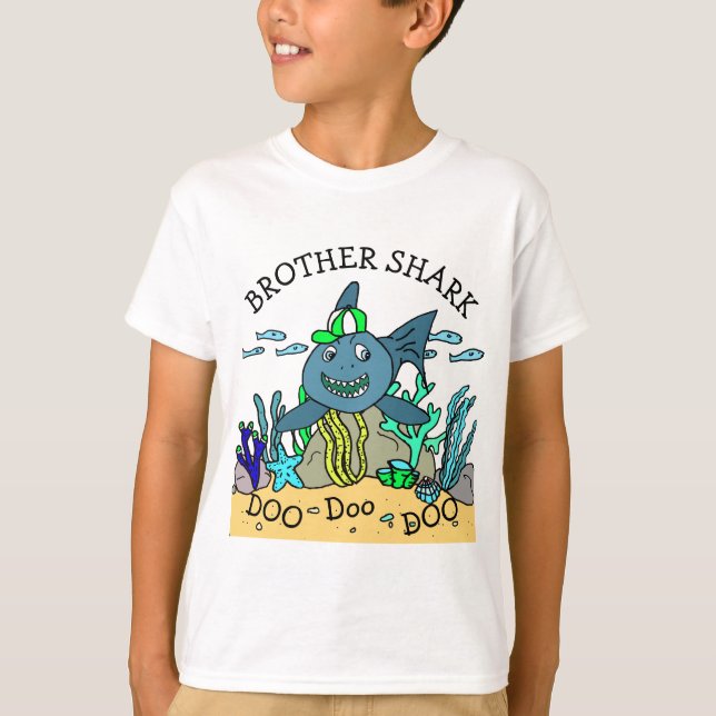 Brother Shark Doo Doo Boy's T Shirt (Framsida)