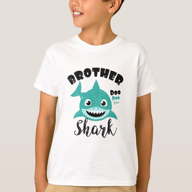 Brother Shark Gift Cute Cute Baby Shark Design Mat T Shirt (Framsida)