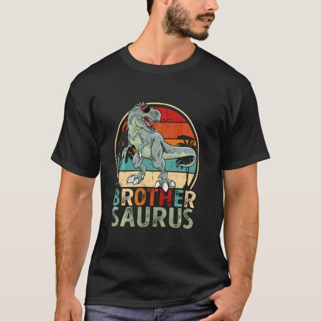 Brothersaurus T Rex Dinosaur Funny Brother Saurus Shirt (Framsida)