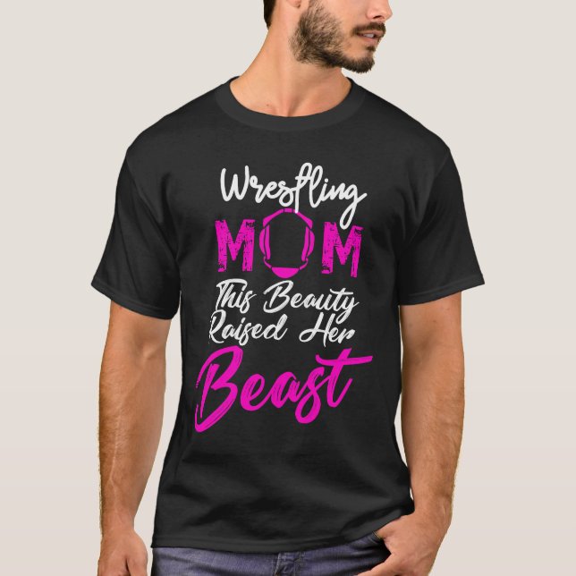 Brottningmamman denna skönhet lyftte henne t shirt (Framsida)